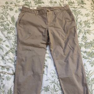 Gap Factory Girlfriend Khaki Capri